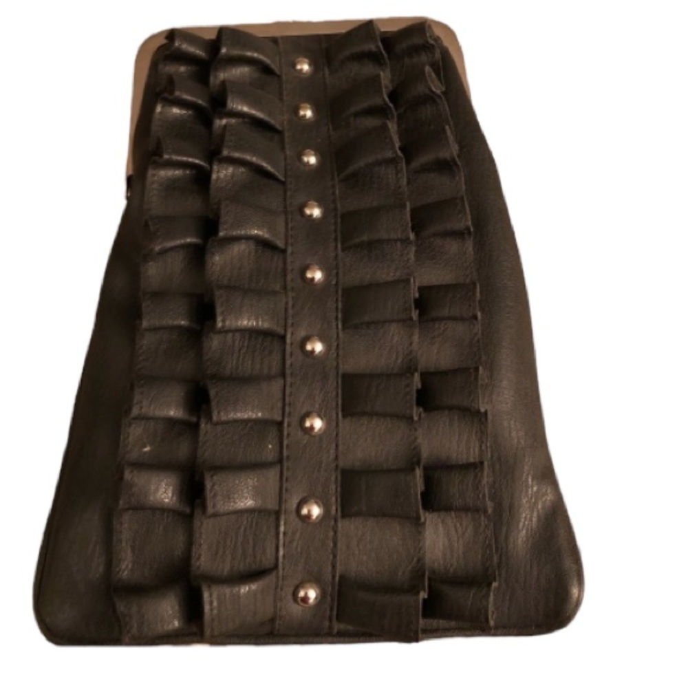 Jessica Simpson black crossbody with kiss lock & silver detail